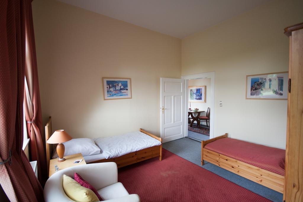Hotel Gutshof Busch Sarstedt Rum bild