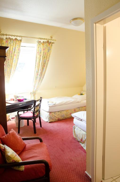 Hotel Gutshof Busch Sarstedt Rum bild