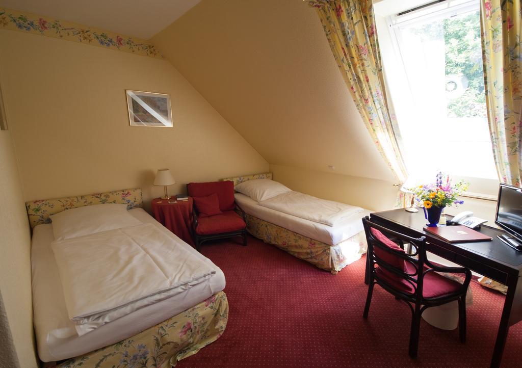 Hotel Gutshof Busch Sarstedt Rum bild