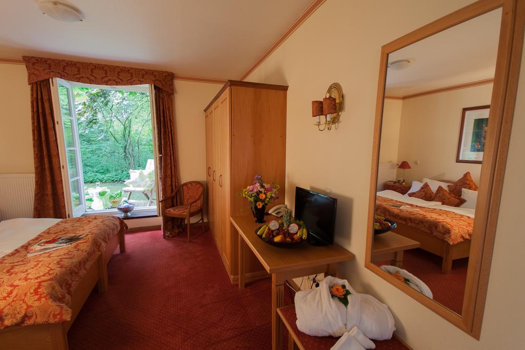 Hotel Gutshof Busch Sarstedt Rum bild